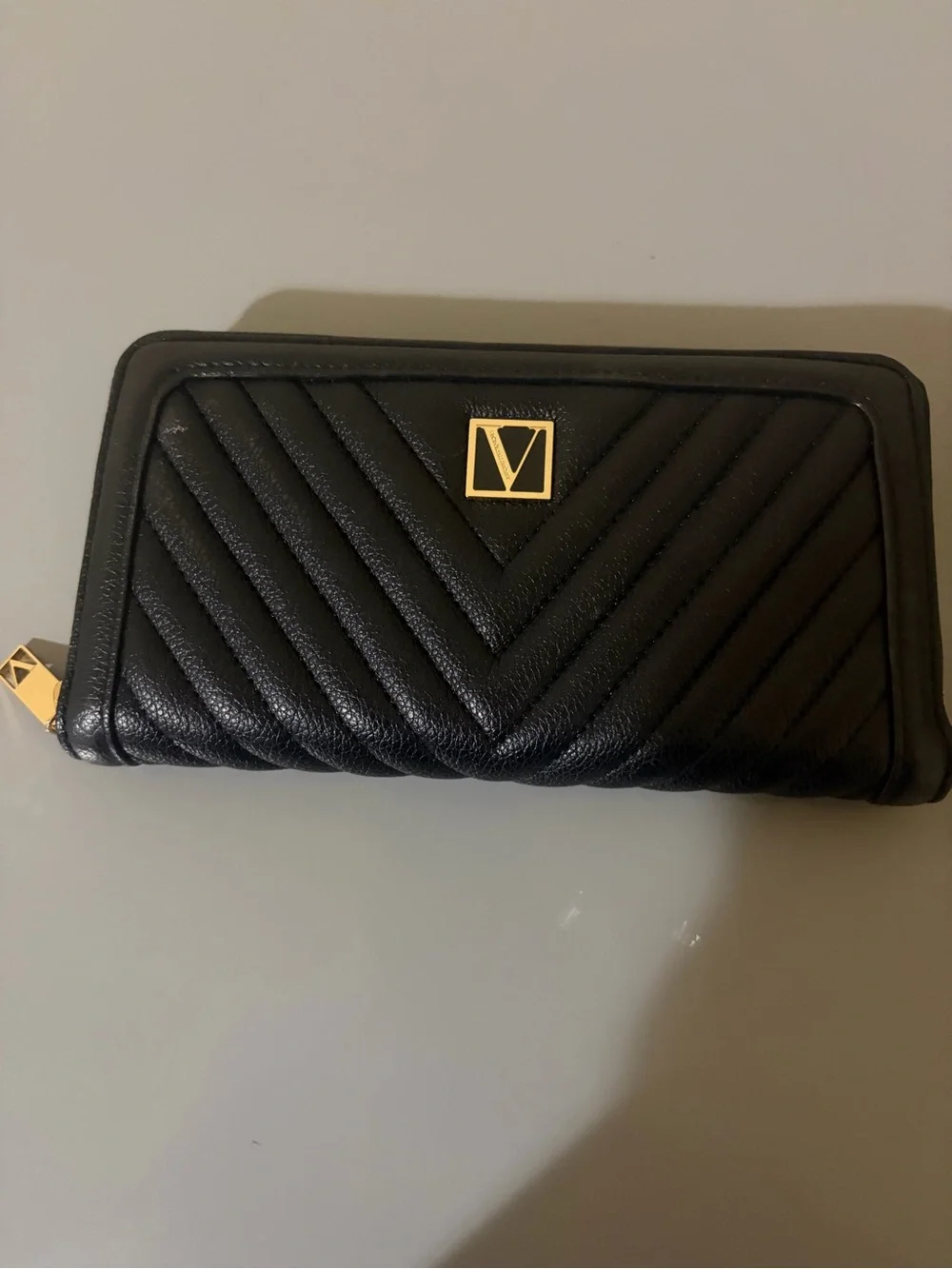 Victorias secret - Black Quilted Zip-Around Wallet with Gold Accent - Picture 1 of 4